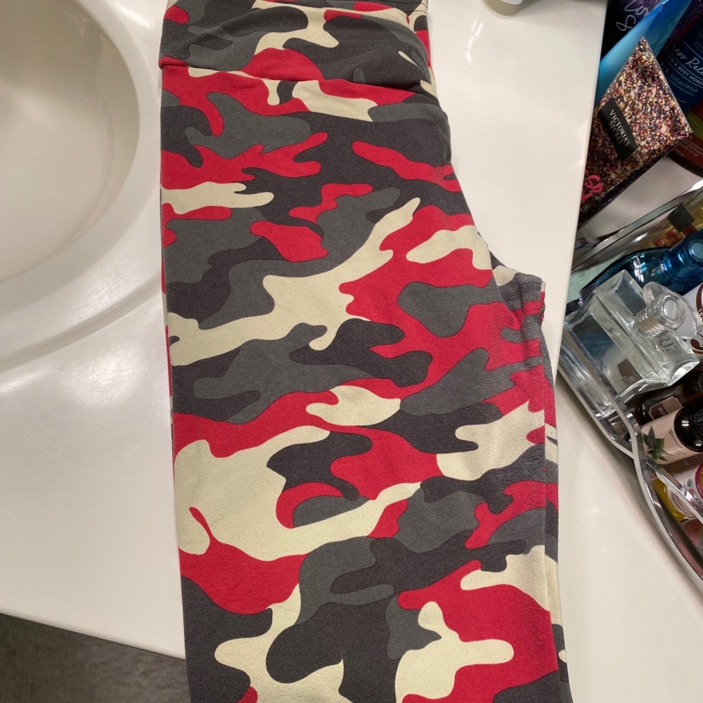 Celestial Bodiez camo leggings